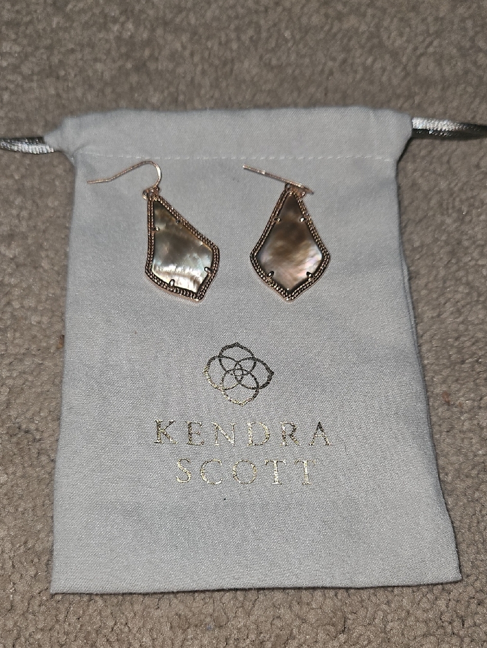 New with Bag Kendra Scott Alex Drop Rose Gold Frame Pink Iridescent Earrings - Picture 5 of 10